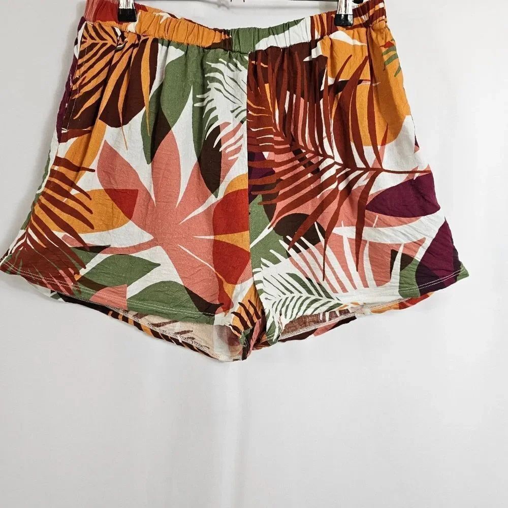 Vitamin A Tallow Linen Blend Shorts in Tropical Print - Size L